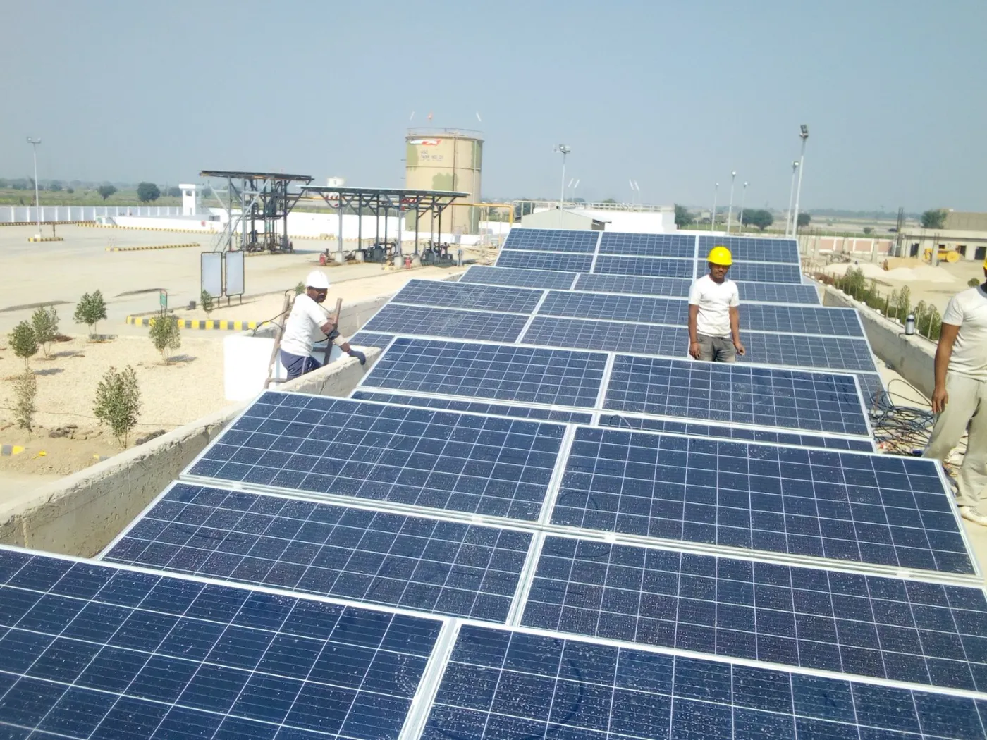 Large rooftop solar plant on a commercial building terrace